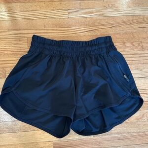 Lululemon women’s hotty hot lined black shorts size 6